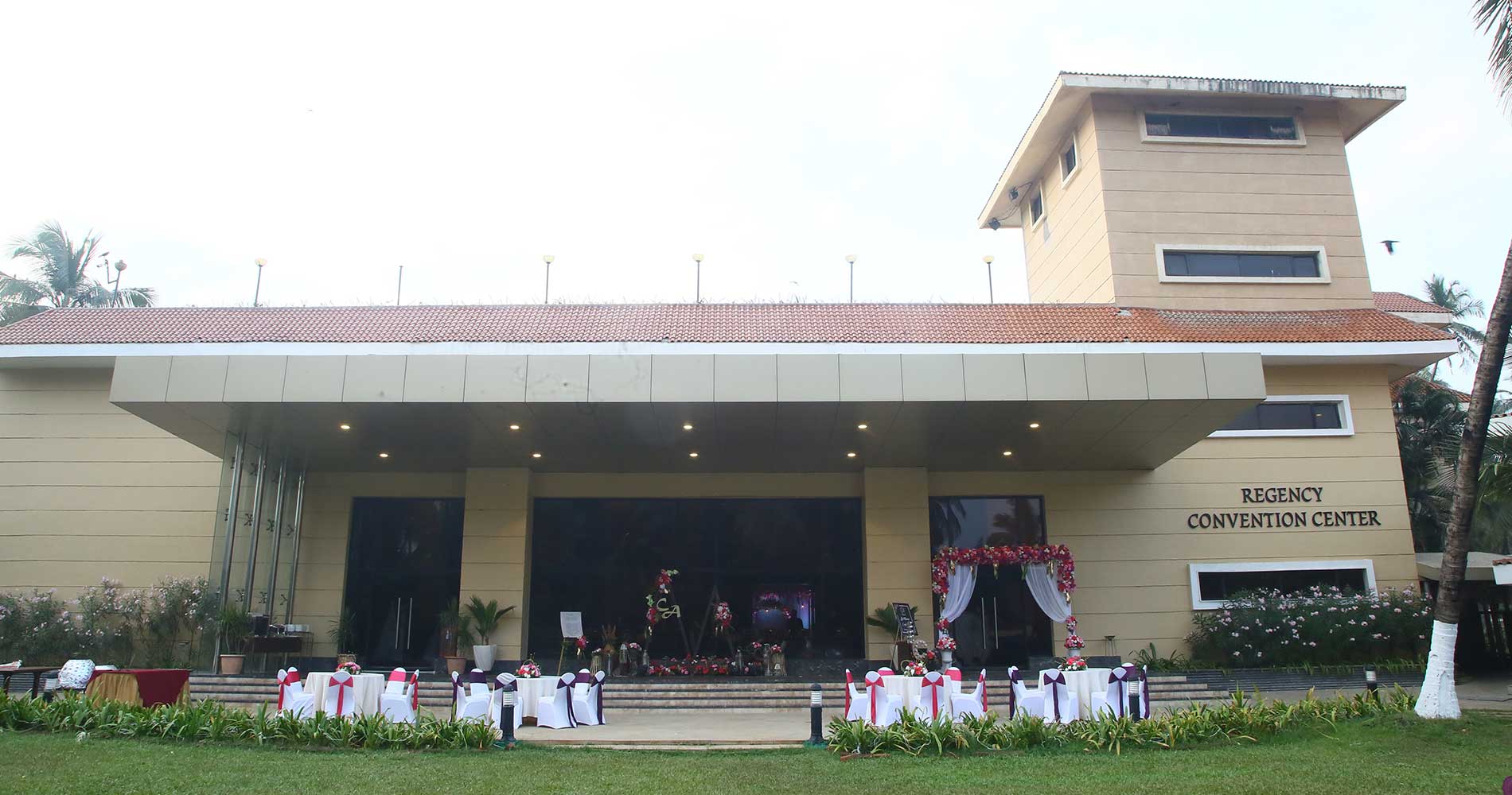 The Retreat Hotel & Convention Centre Banner 1